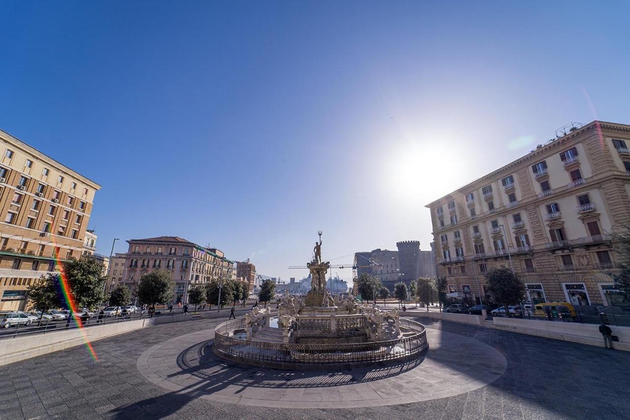 Hotel Royal Art H. Duomo, Napoli Centro Esterno foto Fountain of the Three Caryatids