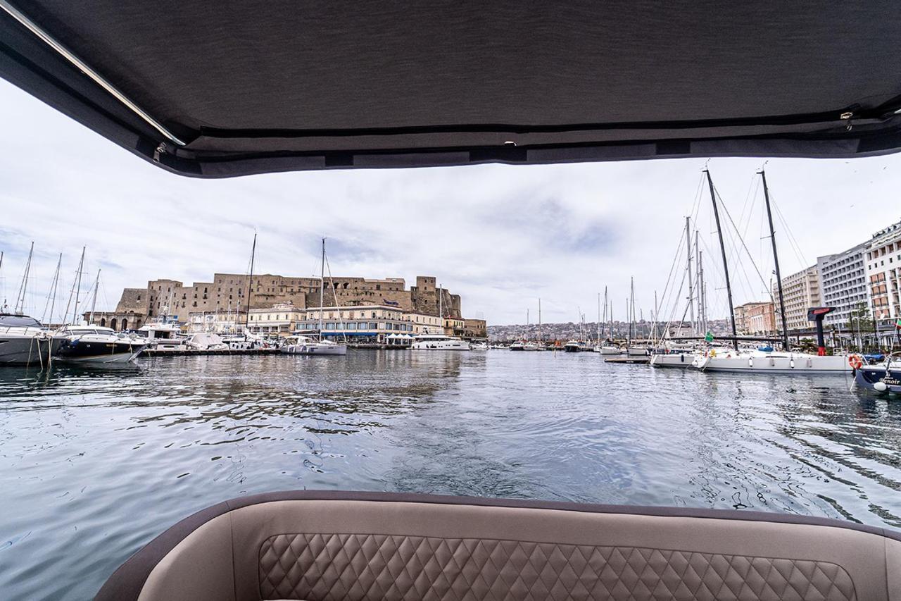 Hotel Royal Art H. Duomo, Napoli Centro Esterno foto View of the port of Saint-Tropez from a boat